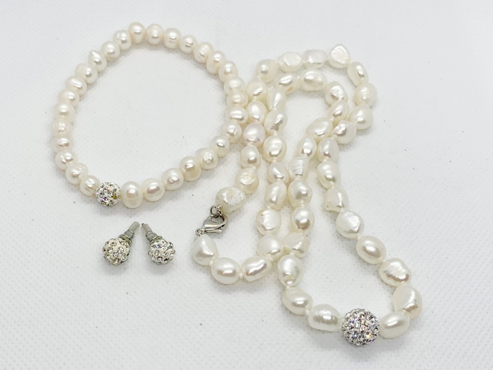 Pearly - E-monaejewels "LLC"